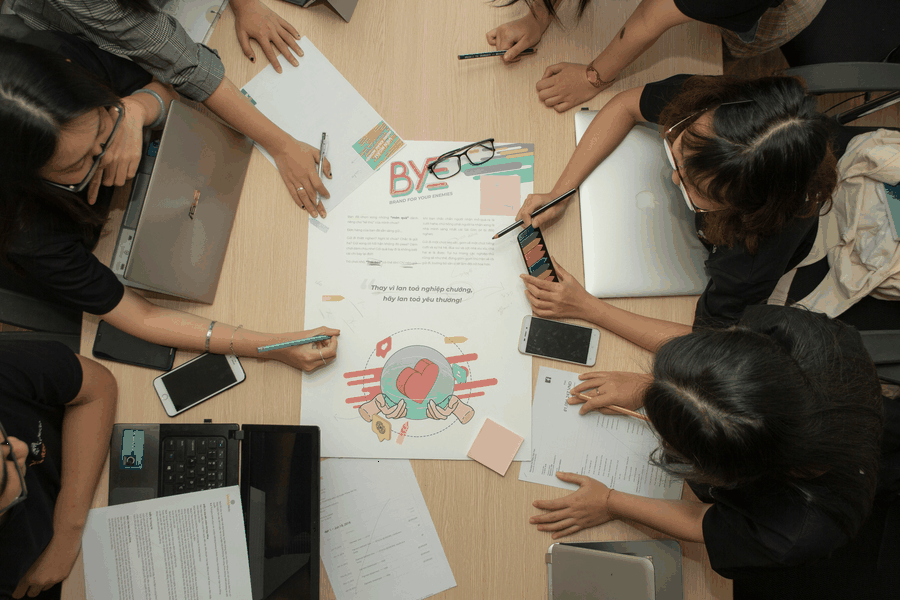 Team planning next steps for Personal coaching and life development based on values, using digital tools and self-development practices